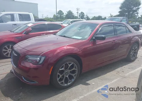 2018 Chrysler 300 Touring z USA, uszkodzony, nr VIN 2C3CCAAGXJH275057